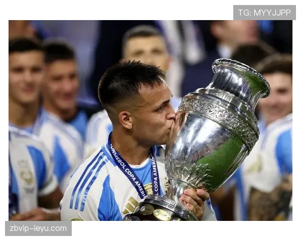 劳塔罗力压群雄，荣膺意甲年度最佳球员称号