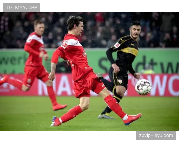 基米希强势拦截显神勇，助球队防线稳固状态回升