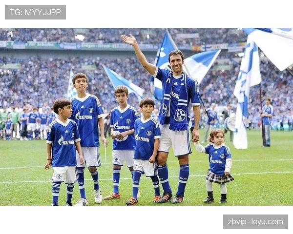 沙尔克主帅坚持战术理念，球队士气高涨迎战新赛季